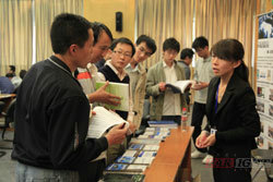 �A���h(yu��n)Ҋ(ji��n)Ƕ��ʽ��Ӗ(x��n)���M(f��i)�v����Ƭ