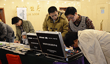 講座現(xiàn)場華清遠見研發(fā)設備展臺